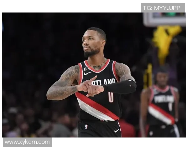 镜头捕捉：利拉德赛场小动作引发热议